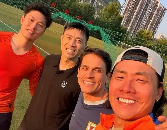 王大雷+郑铮加练，值得再留1年，泰山队争取联赛第二，B队冲甲落下风