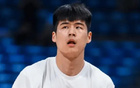 广东与蒙古球队打热身打亏了！陈家政遭遇膝盖受伤，幸好还能走！